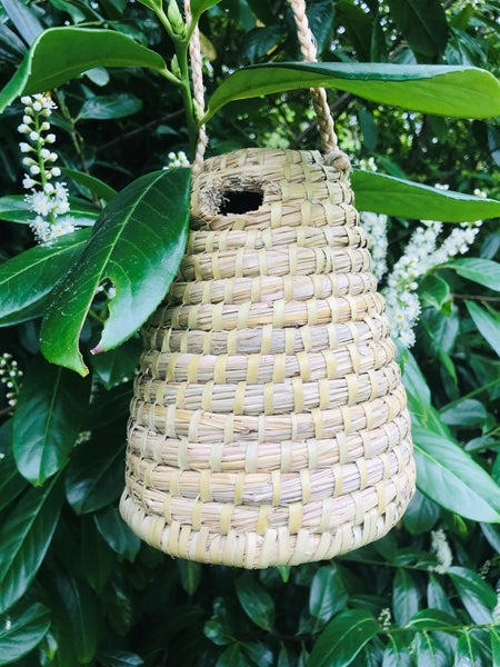 Halm insekthotel med strop