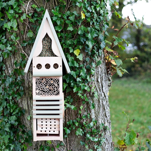 Stort insekthotel med fire rum